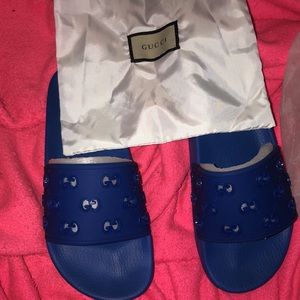 Gucci slippers for men never worn before